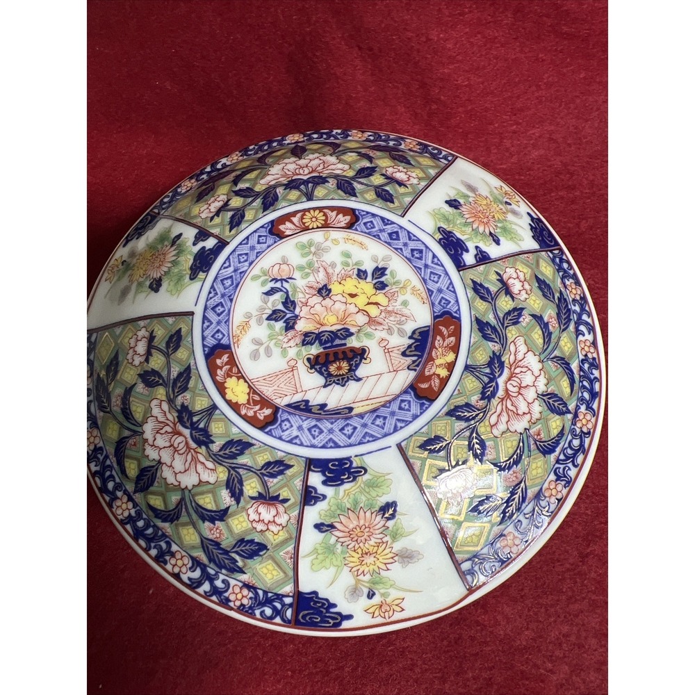 Beautiful IMARI Porcelain Trinket Ring Box Japan Flowers Colorful 3.75in